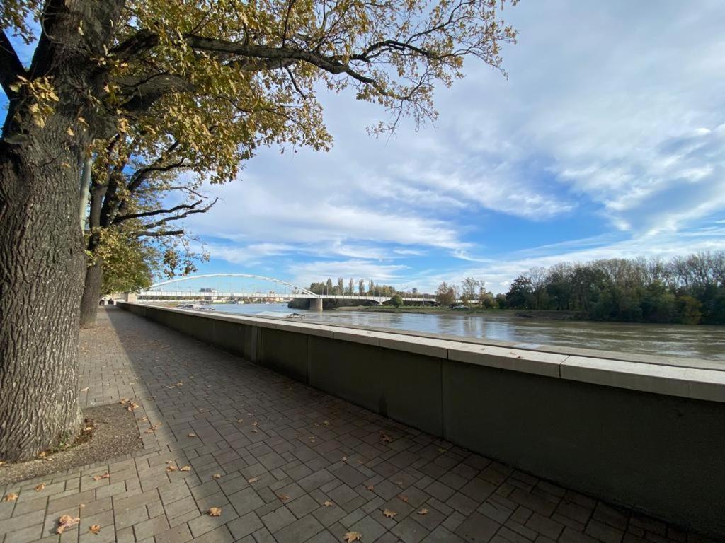 Hip Riverview Bestern 塞格德 外观 照片